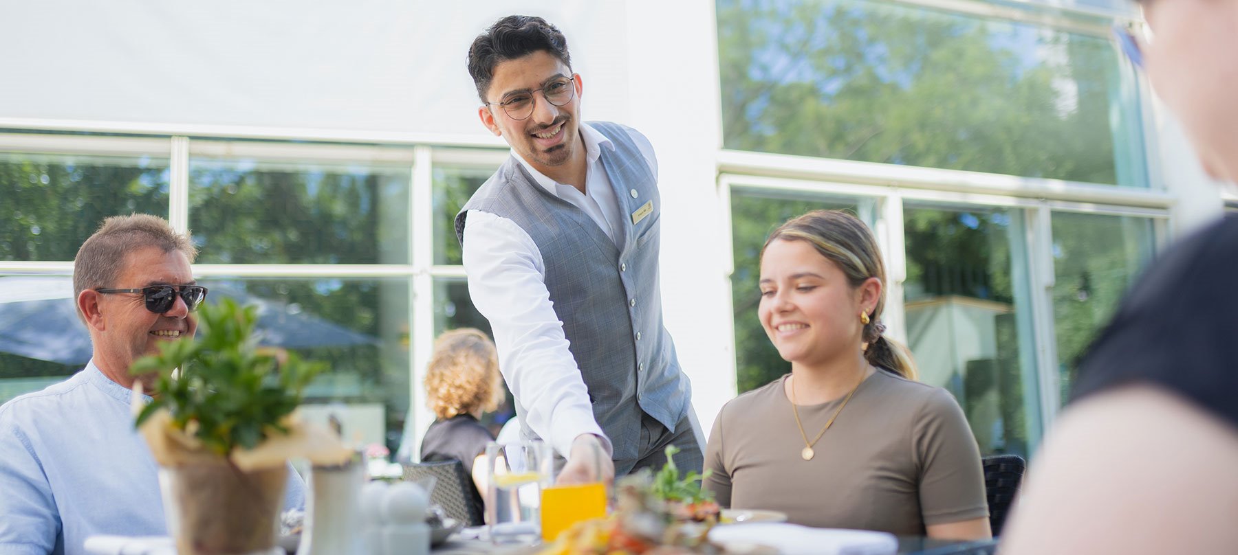 Lunchtime dining with personal service at Sheraton Offenbach Hotel, overlooking Büsing Park.